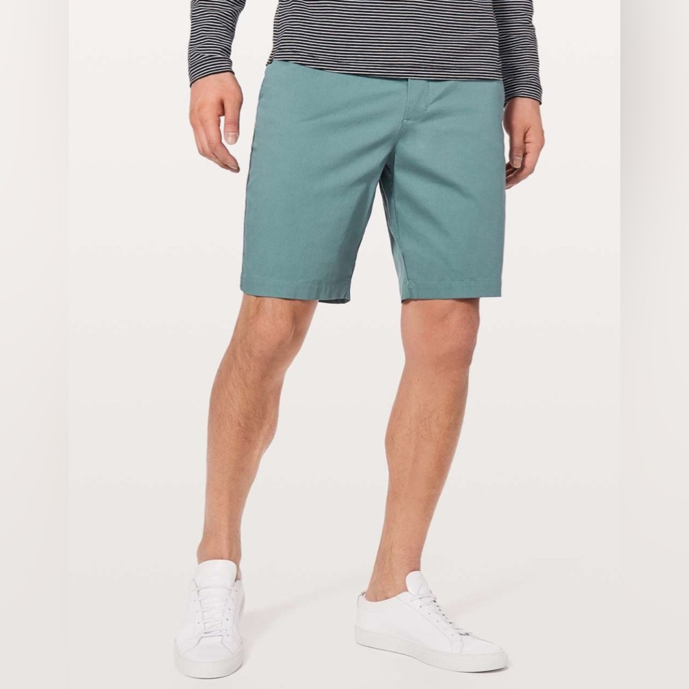 Lululemon Commission Short Slim Chino 9"
Mystic Green M7AAAS Shorts Pockets